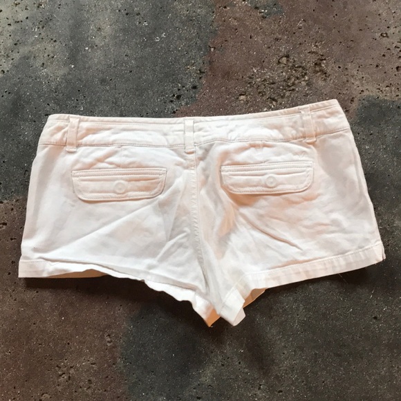 Women’s American Eagle Shorts - Picture 2 of 4